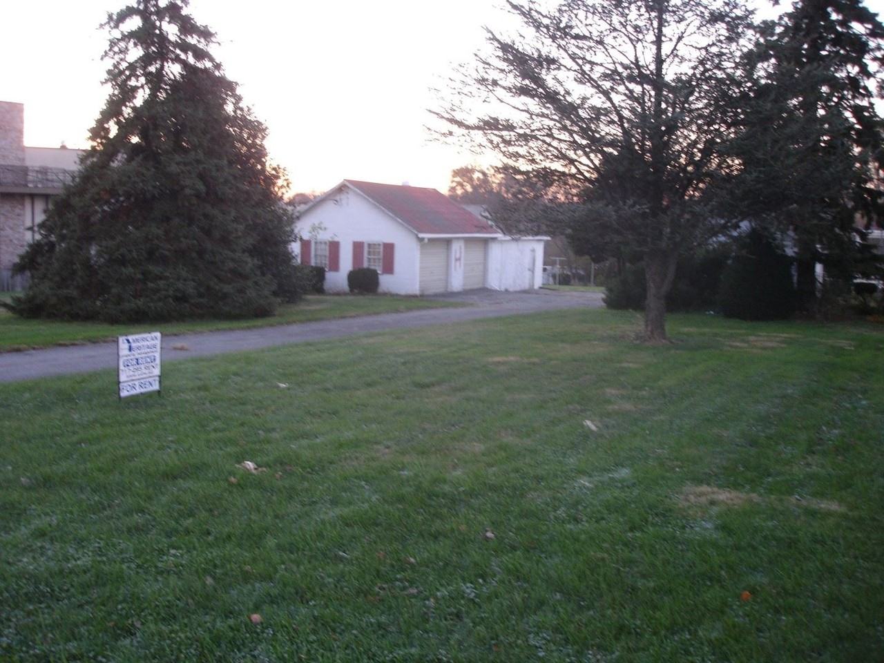 302 Beaver Valley Pike - Photo 2 of 29