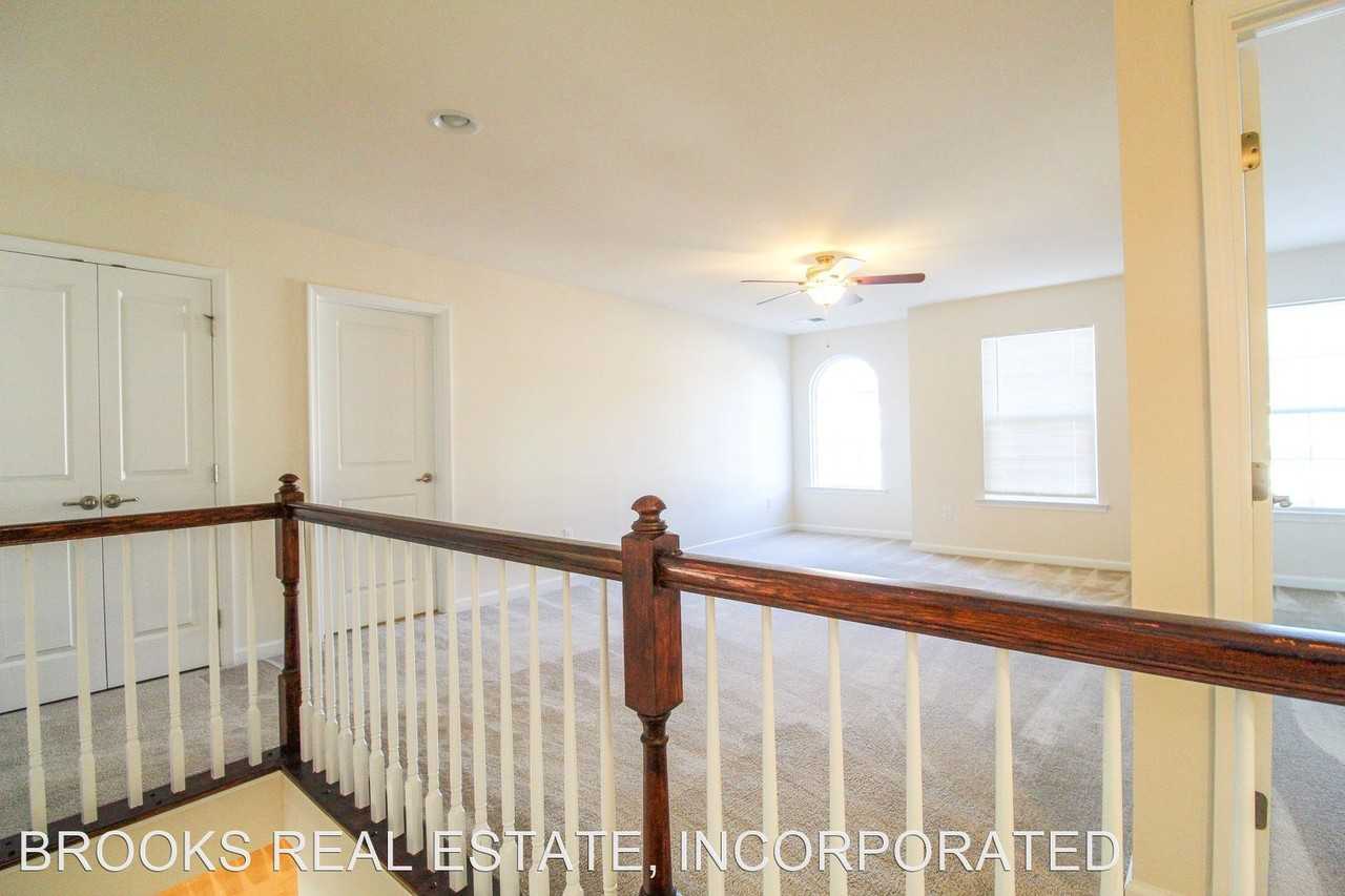 5875 Pilmour Dr - Photo 3 of 29