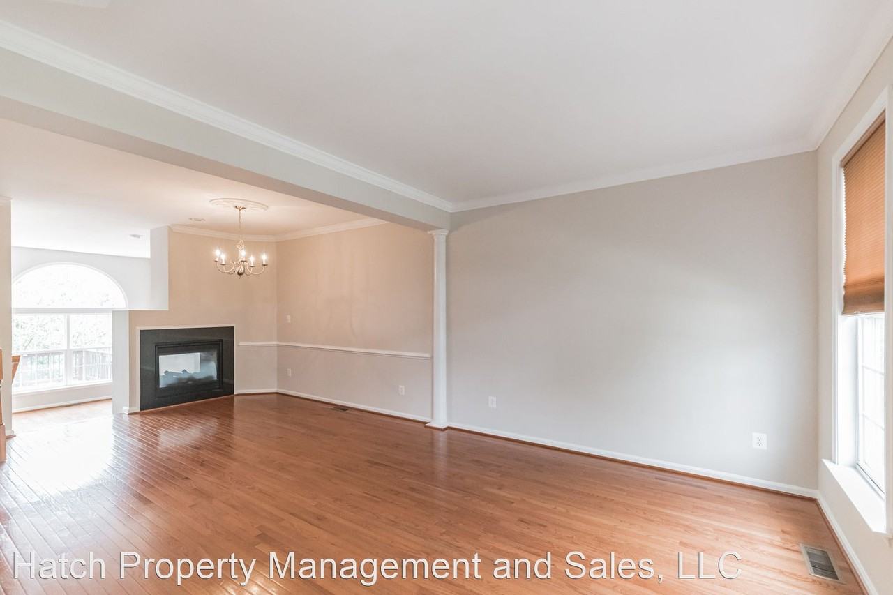 2440 Battery Hill Cir - Photo 3 of 27