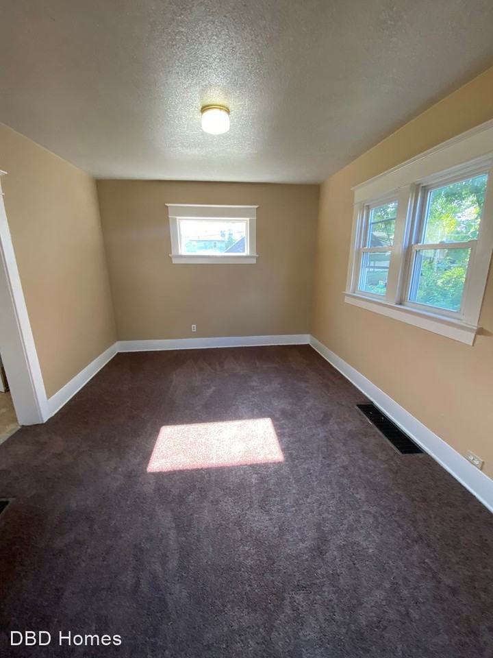 2817 Euclid Ave - Photo 3 of 8