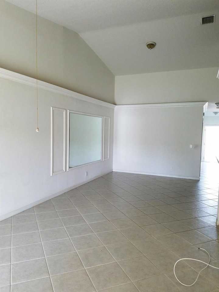 2346 Harbour View Ct #2346 - Photo 3 of 8
