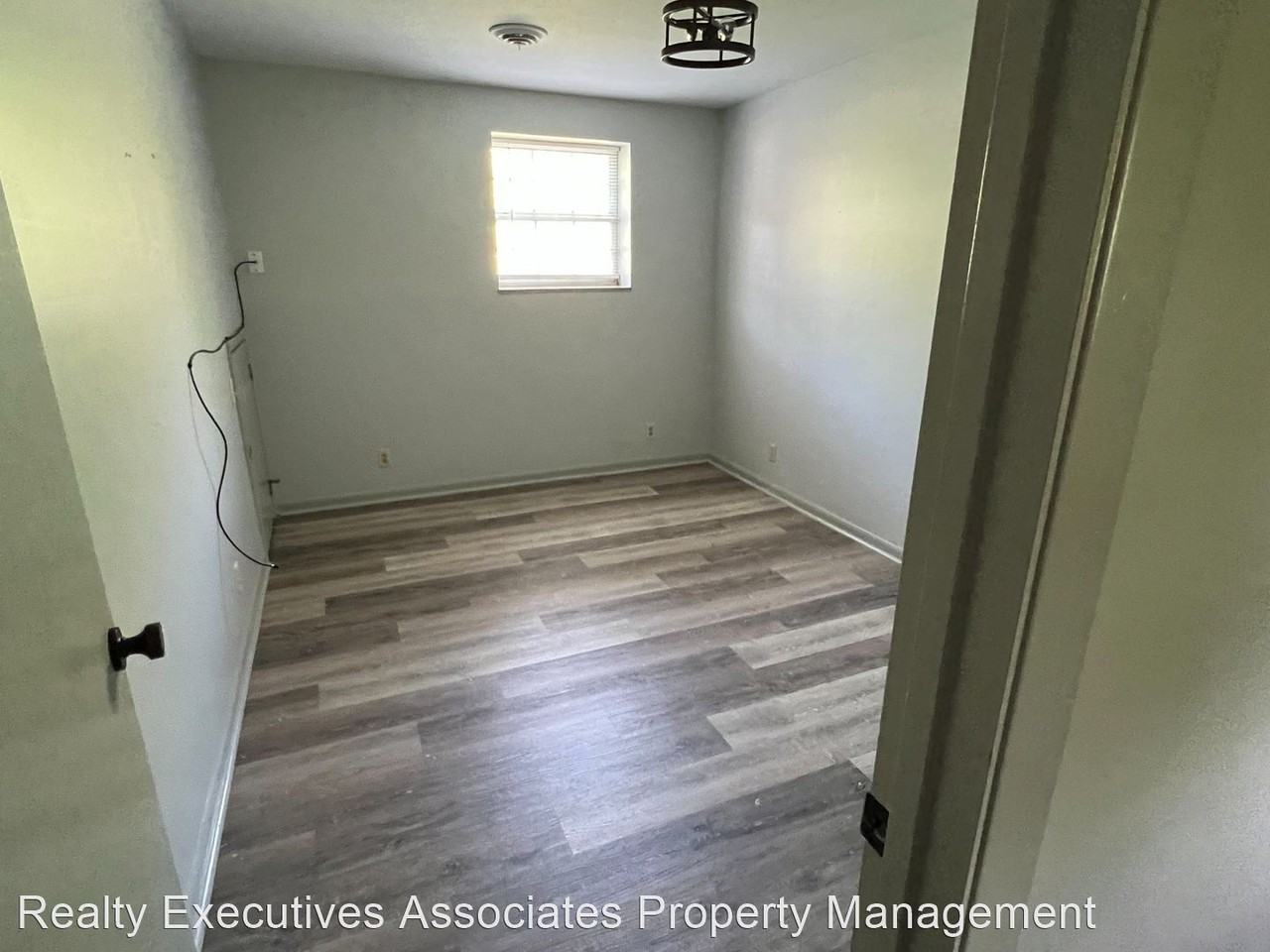 1243 Laurel Rd - Photo 2 of 11
