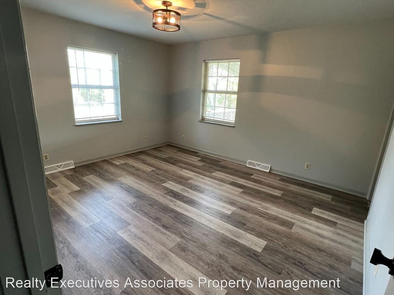 1243 Laurel Rd - Photo 3 of 11