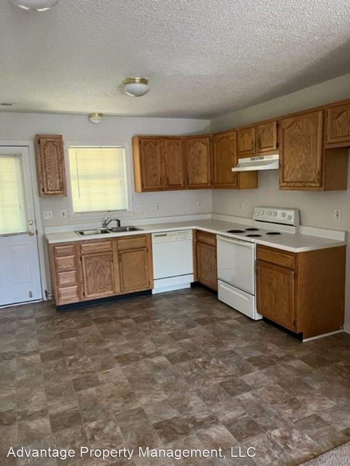 308 Foster St. - Photo 2 of 11
