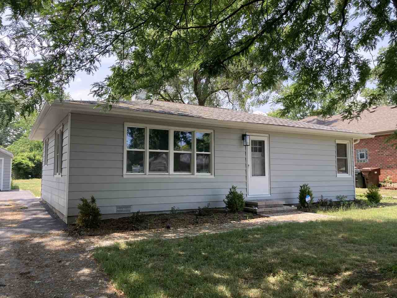 16816 Riverside Dr - Photo 2 of 17