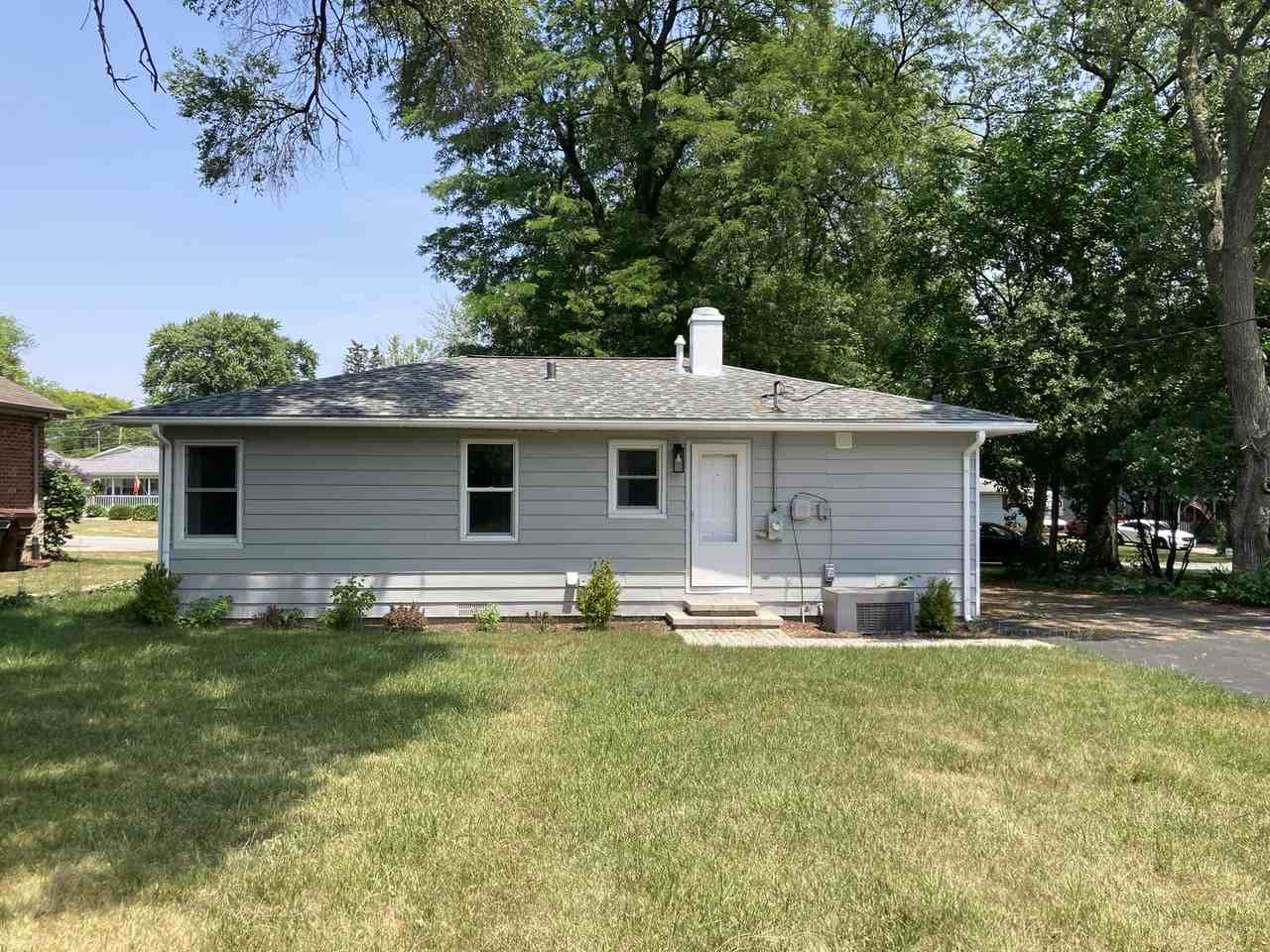 16816 Riverside Dr - Photo 3 of 17