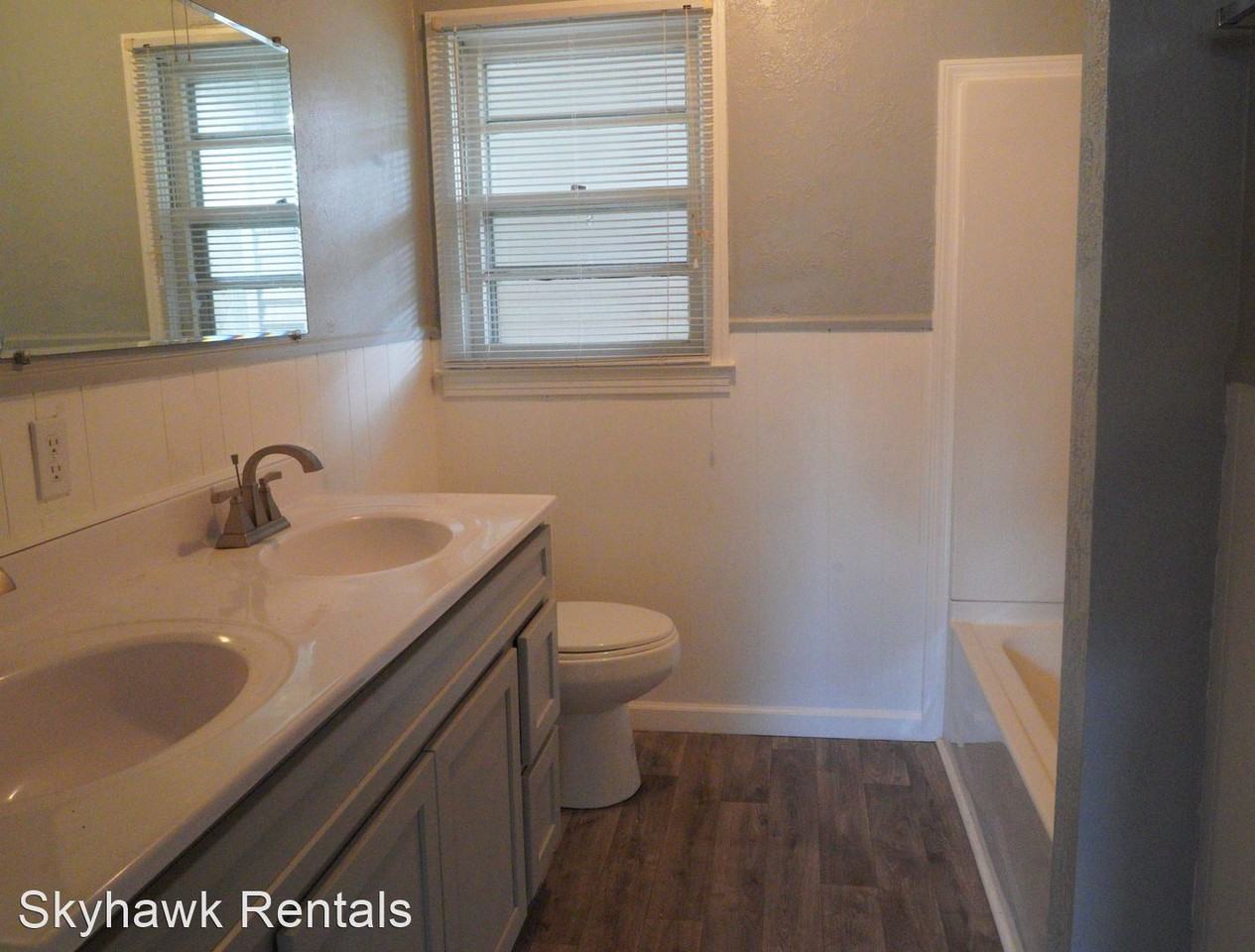 111 Edgewood St - Photo 3 of 9