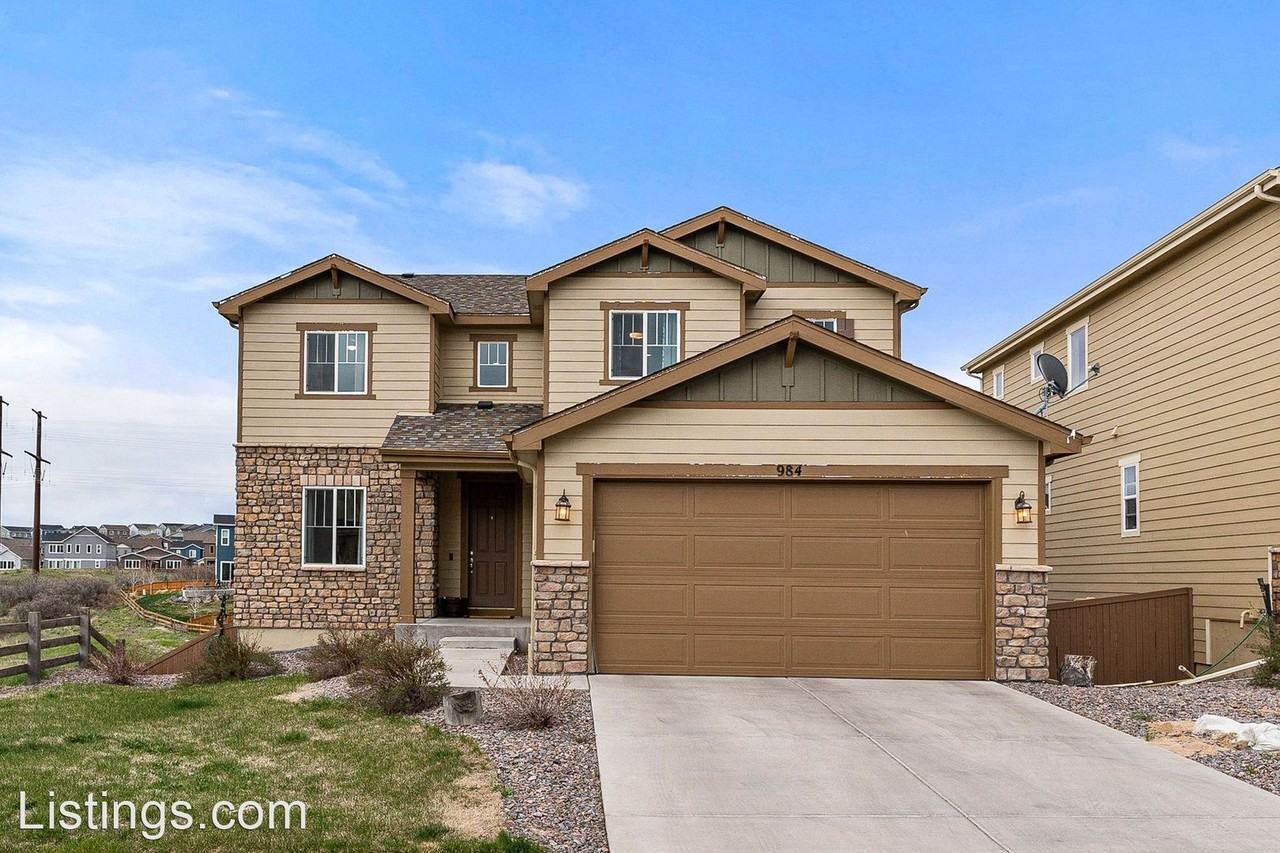 984 Mcmurdo Cir - Photo 2 of 33