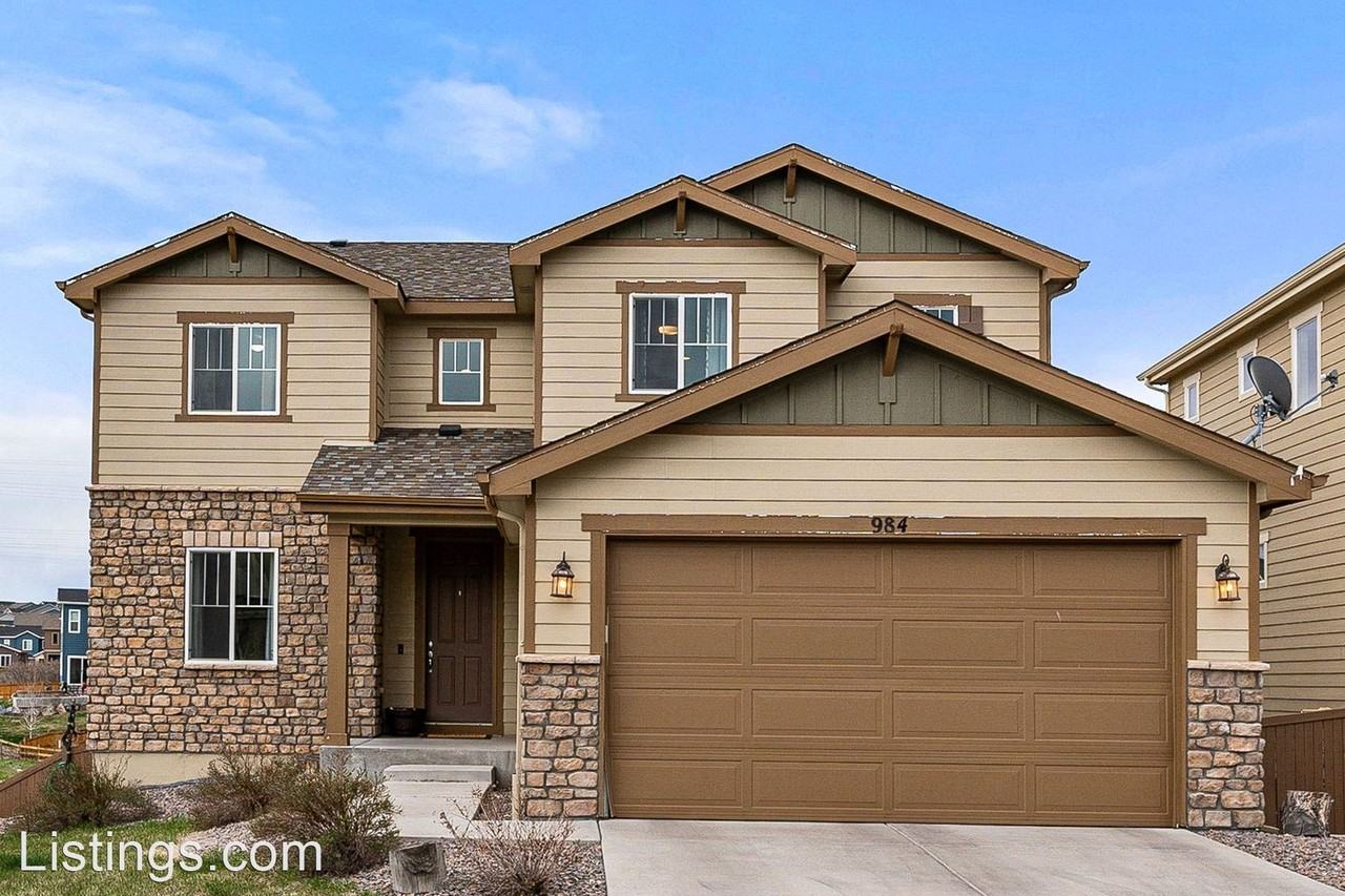 984 Mcmurdo Cir - Photo 3 of 33