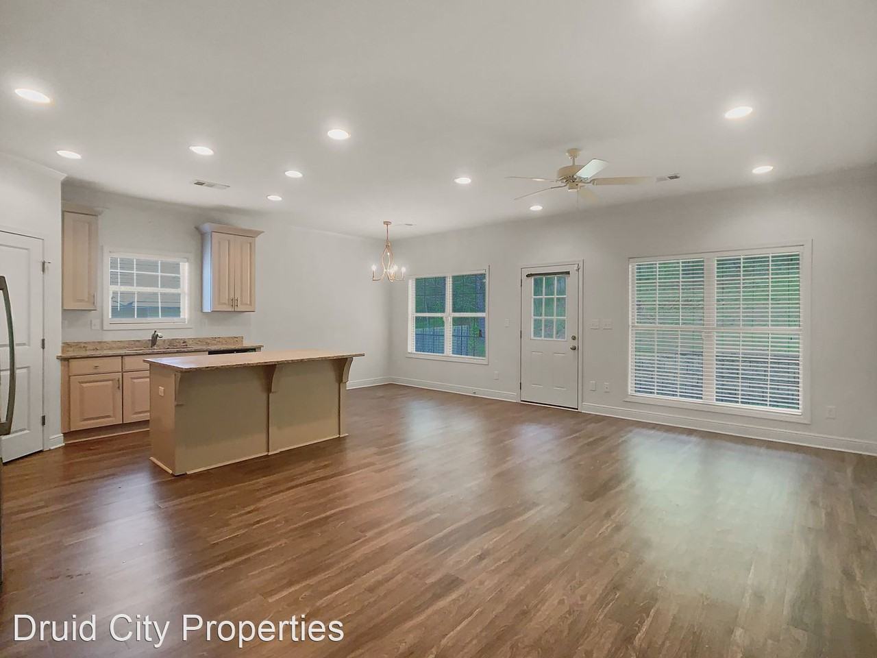 5035 Easton Dr - Photo 2 of 17