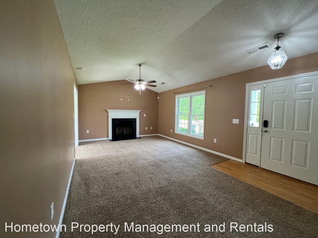 105 Gregory Dr - Photo 3 of 40