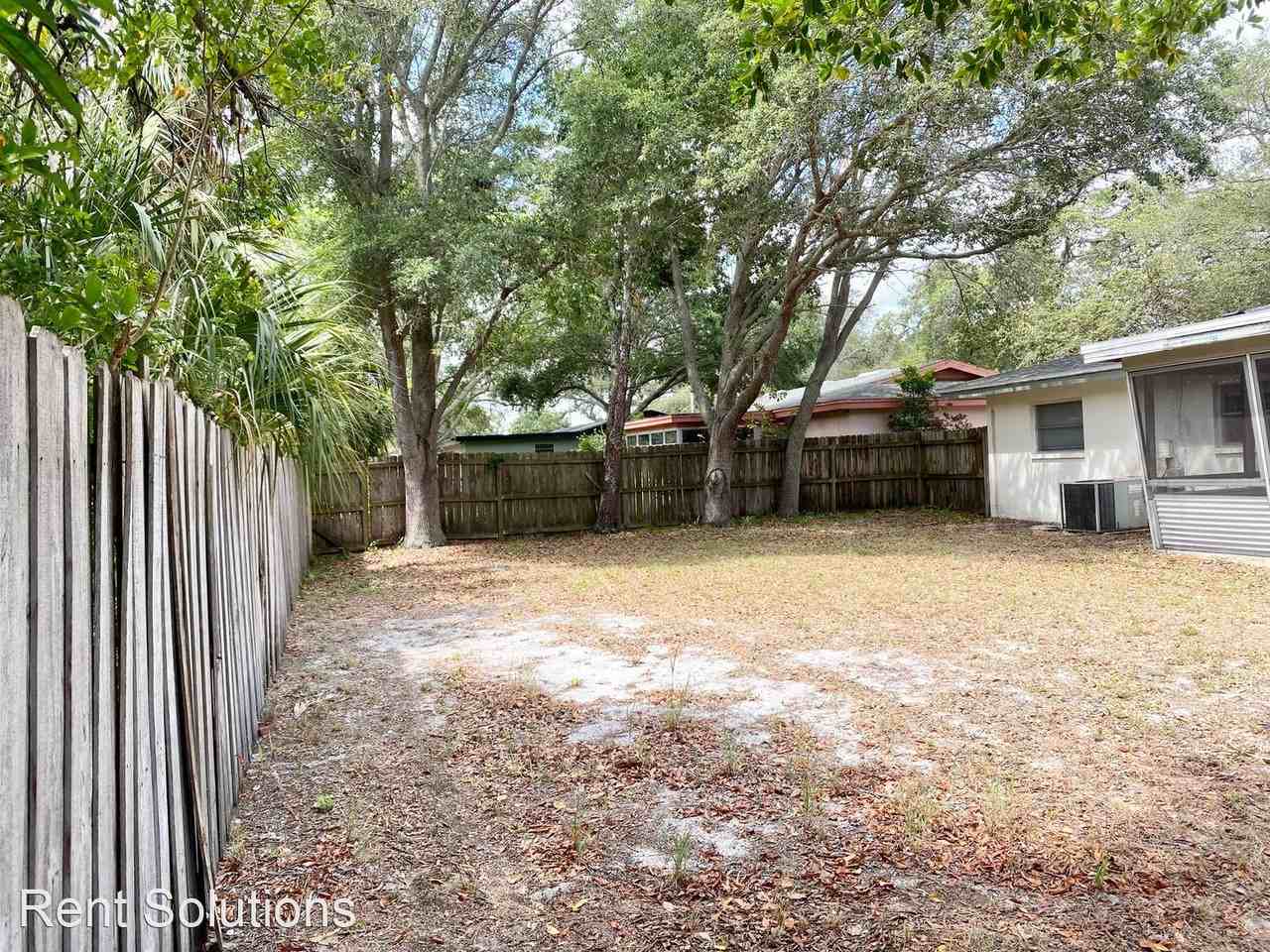 2045 Brampton Rd - Photo 3 of 21