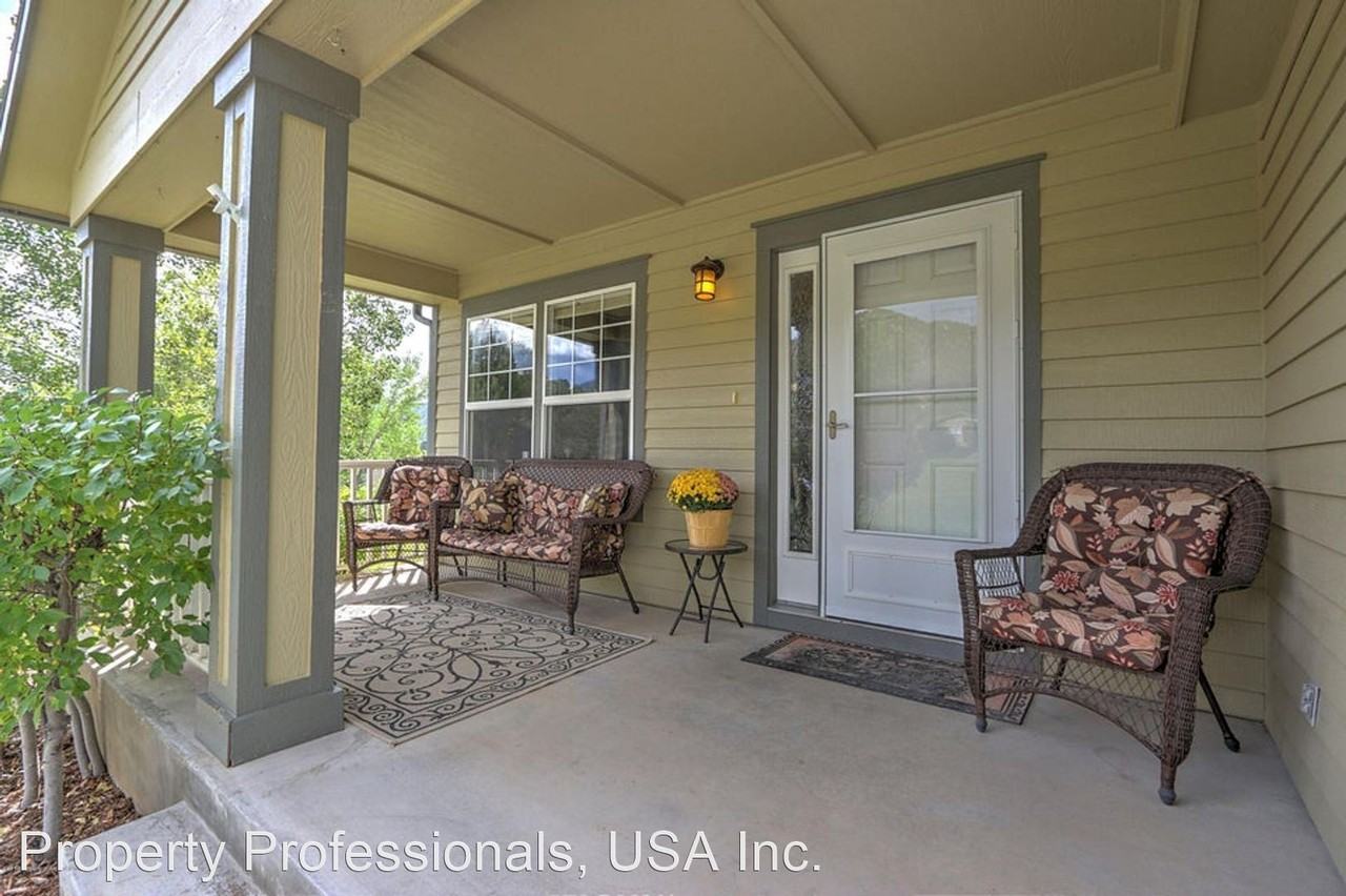 621 Lariat Loop - Photo 3 of 21