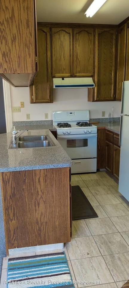 2065 Sconyers Ct - Photo 2 of 12