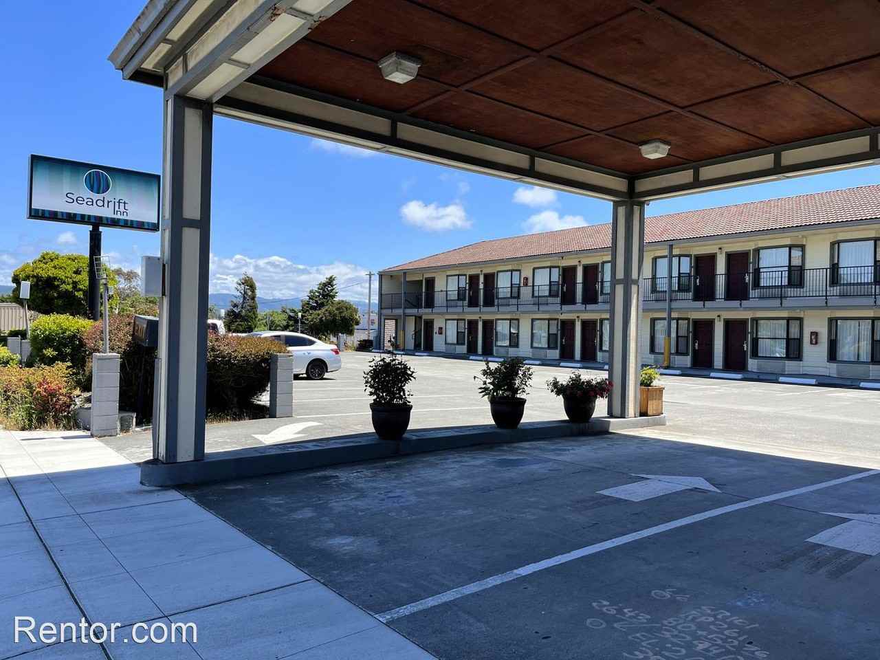Seadrift Inn 2014 4th St. - Photo 2 of 21