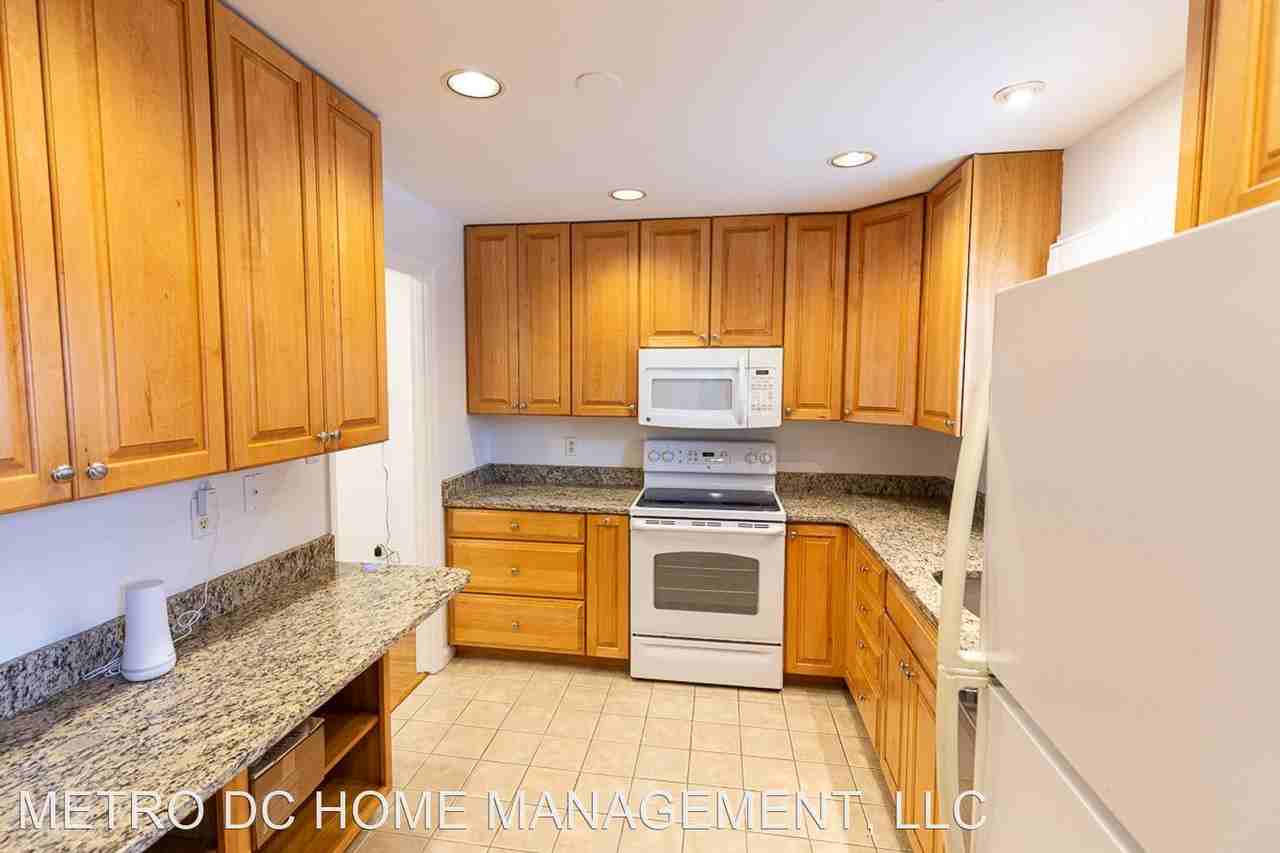 313 Center St N - Photo 2 of 29