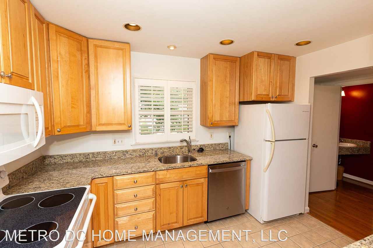 313 Center St N - Photo 3 of 29