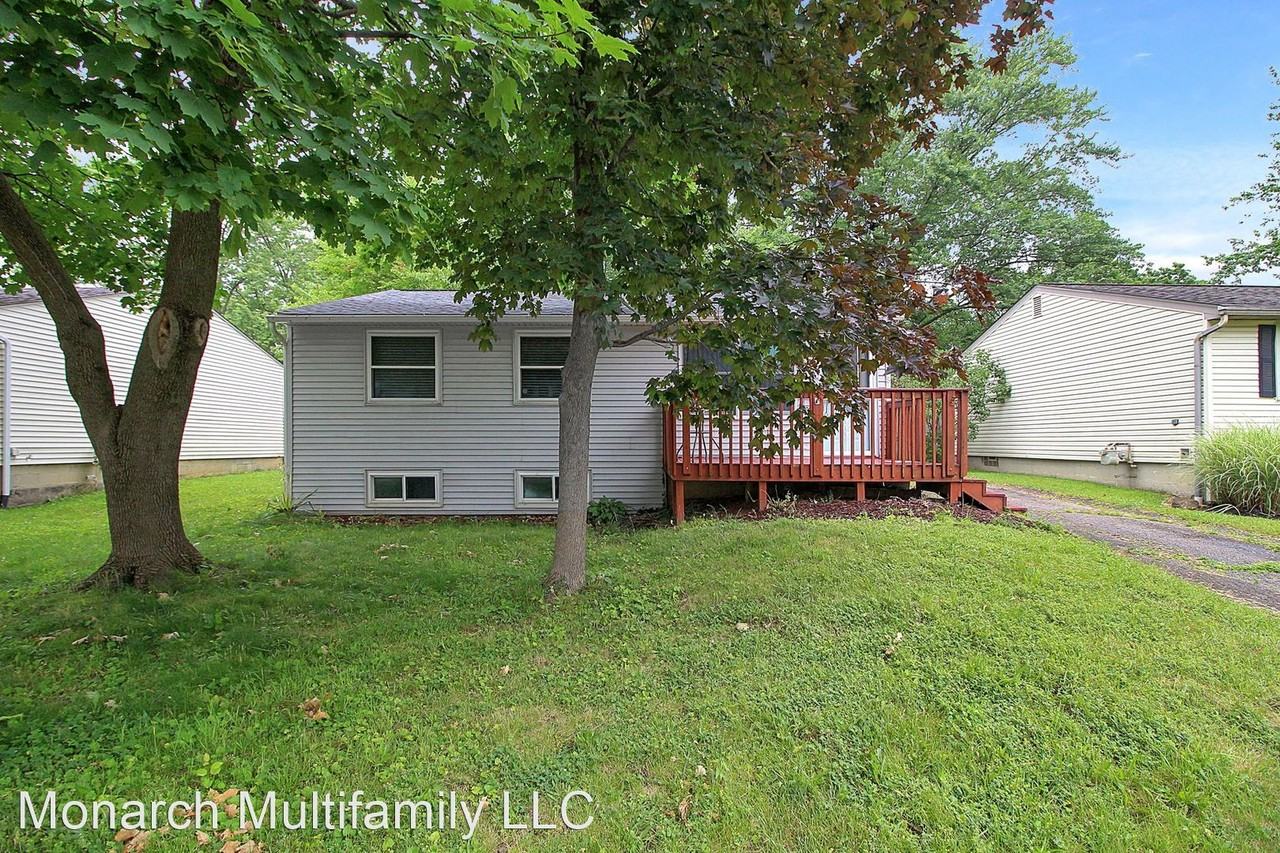 2138 Sprucefield Dr - Photo 2 of 25