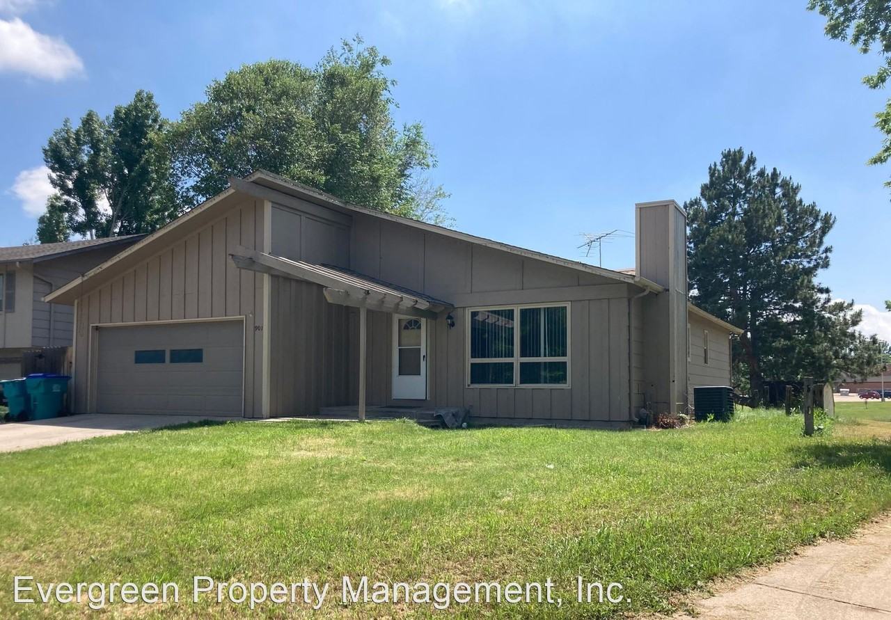 901 Parkview Dr - Photo 2 of 4