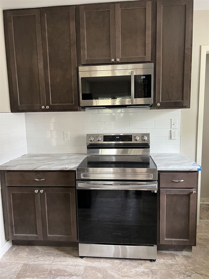 816 N Monroe St - Photo 2 of 11