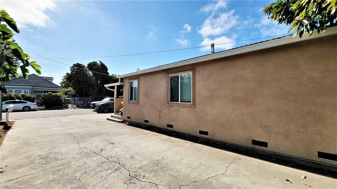 22695 Sonoma St - Photo 2 of 19
