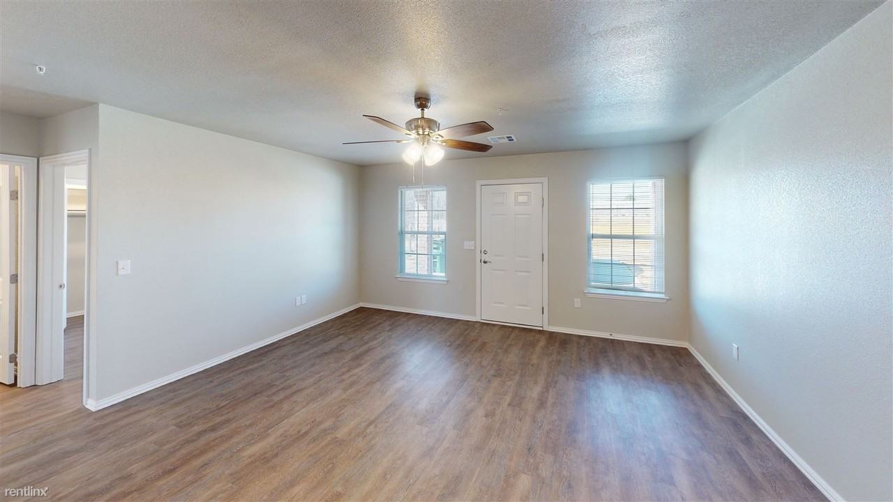 123 S A St - Photo 3 of 11