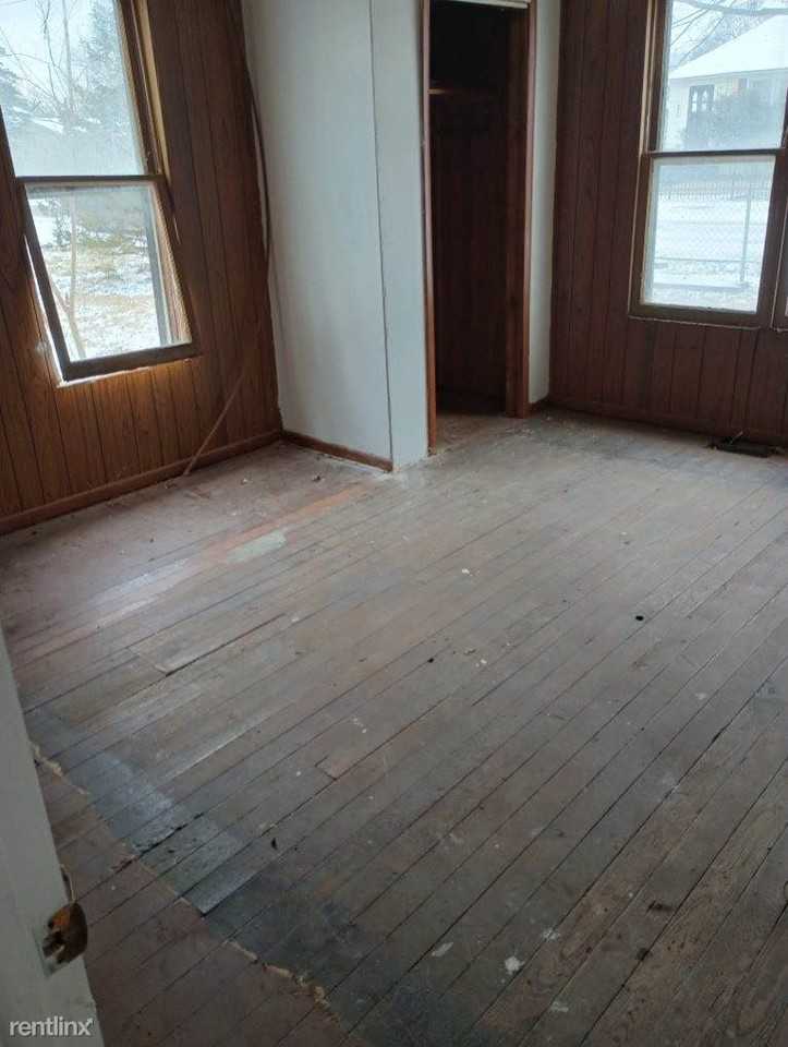 512 E Main St - Photo 3 of 7