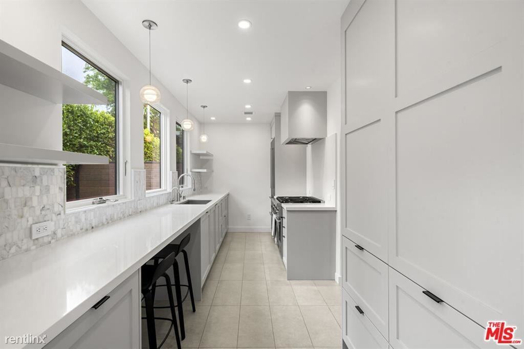 435 Westmount Dr - Photo 3 of 10