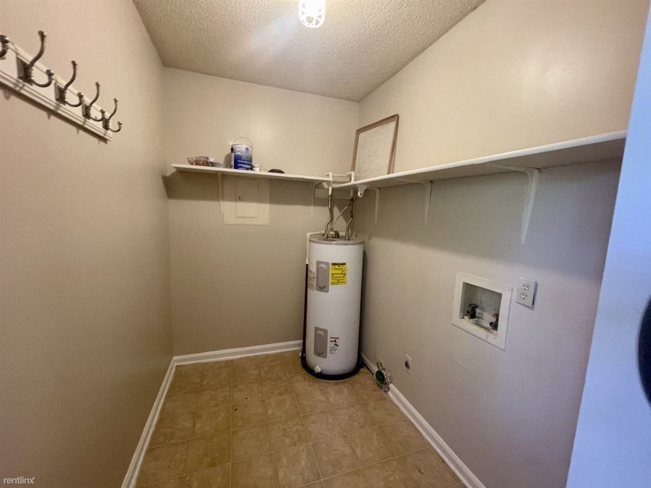 735 N Main St - Photo 2 of 7