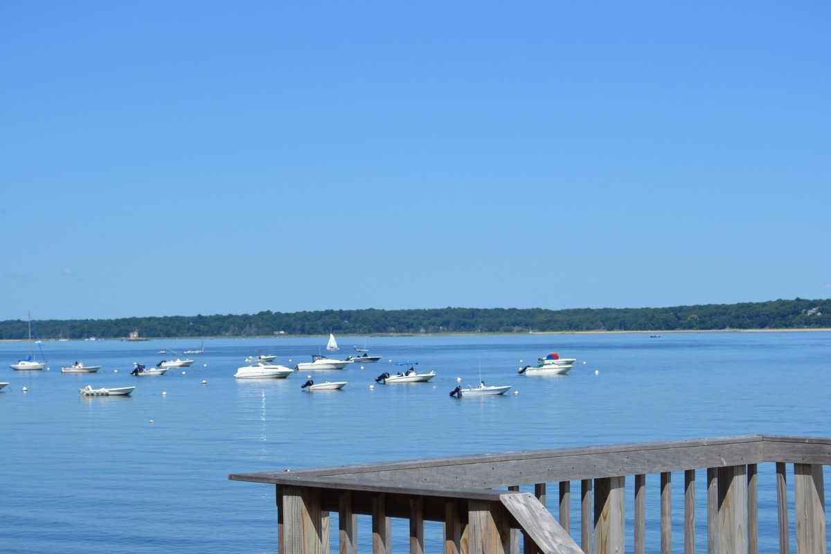 29 Shore Dr - Photo 2 of 19