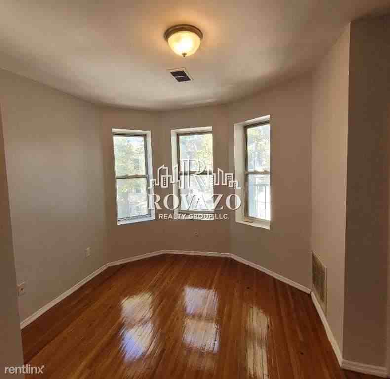 210 N 15th St - Photo 3 of 5