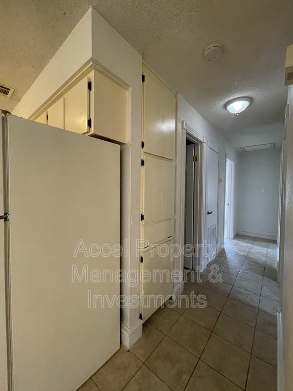 806 W 26th St - Photo 6 of 10