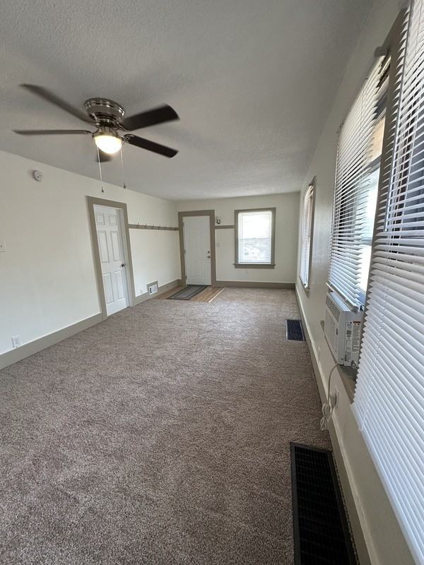 811 14th St Ne - Photo 3 of 33
