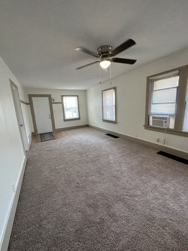 811 14th St Ne - Photo 4 of 33