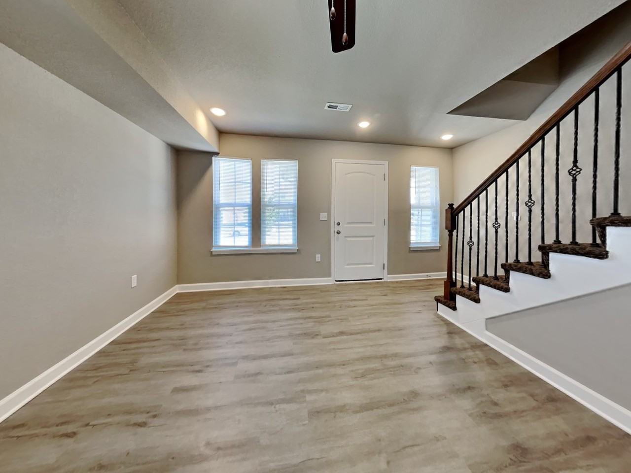 102 Sw Lily St - Photo 2 of 17