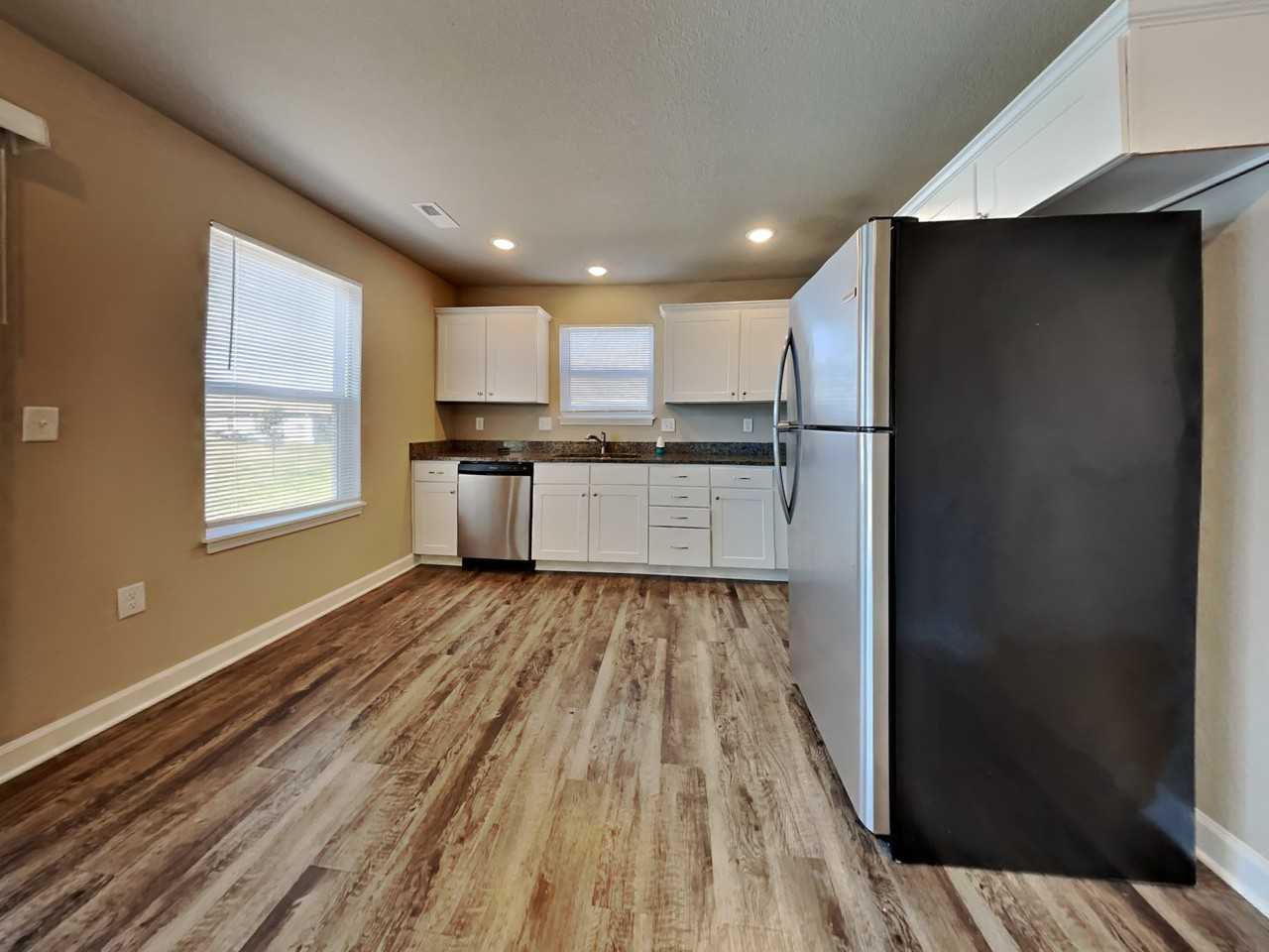 102 Sw Lily St - Photo 3 of 17
