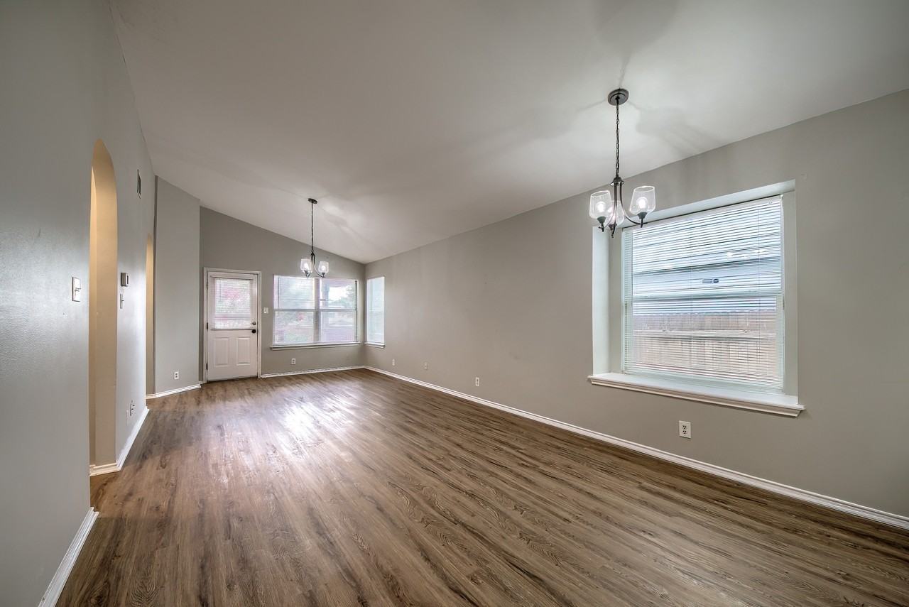 6931 Grapevine Lk - Photo 2 of 15