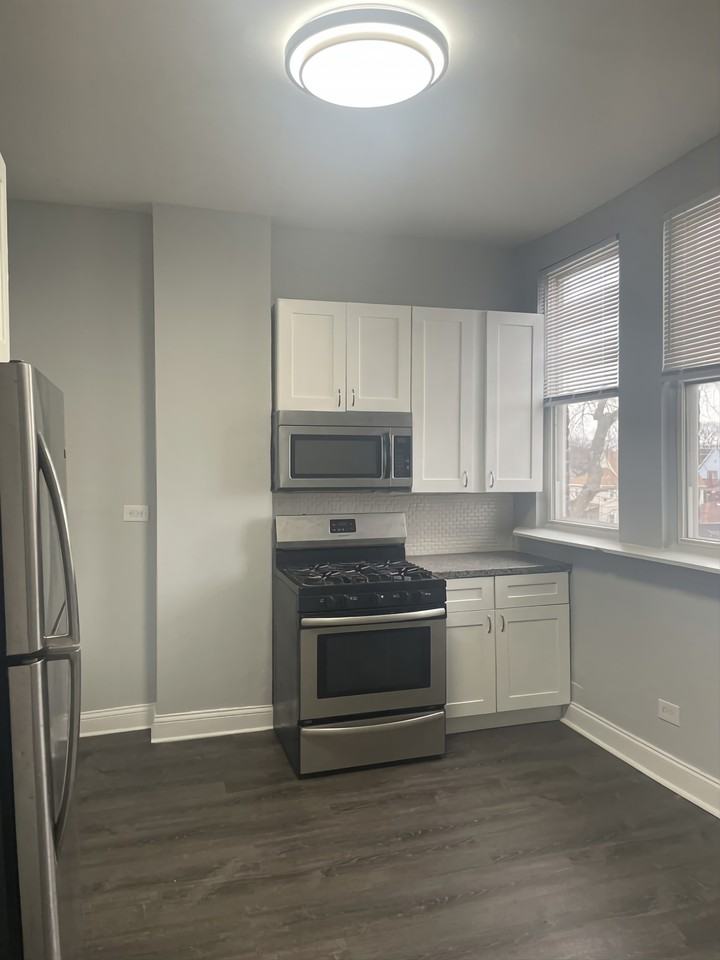 702 E 90th St - Photo 2 of 27