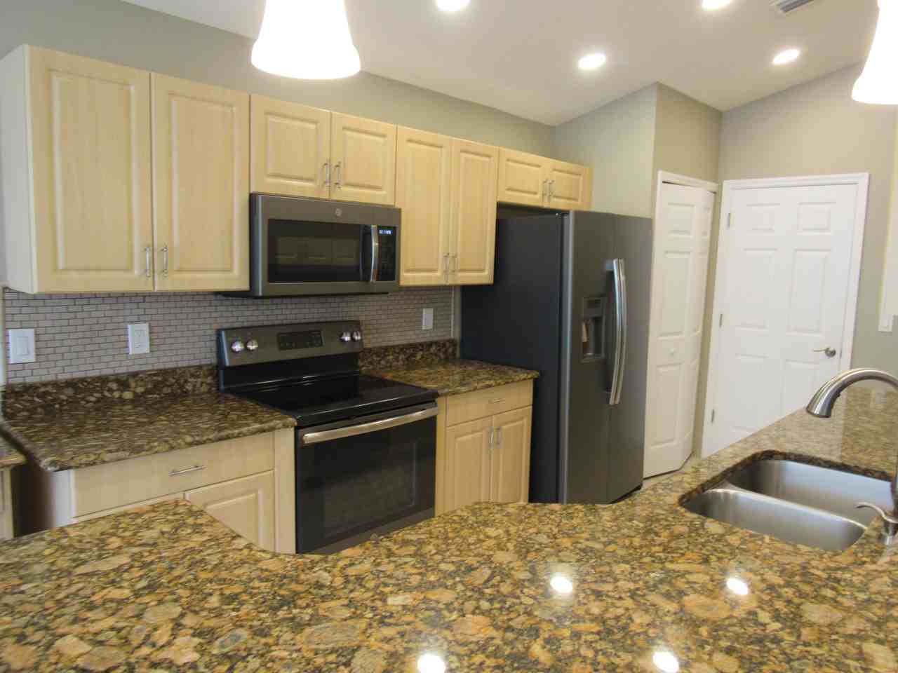 907 Woodstream Ln - Photo 3 of 17