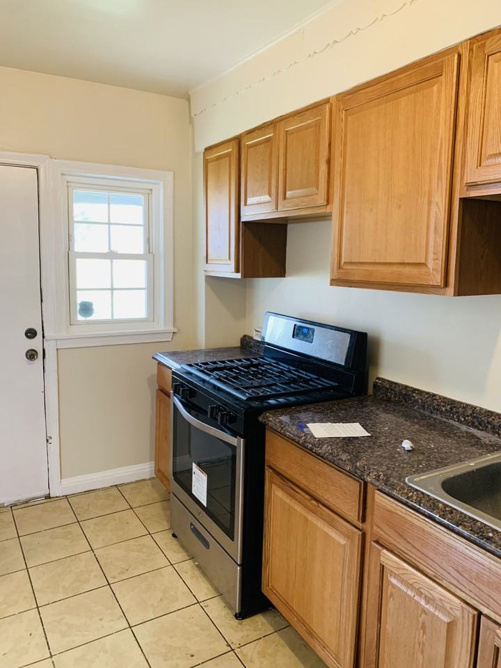 3832 Beehler Ave - Photo 3 of 18