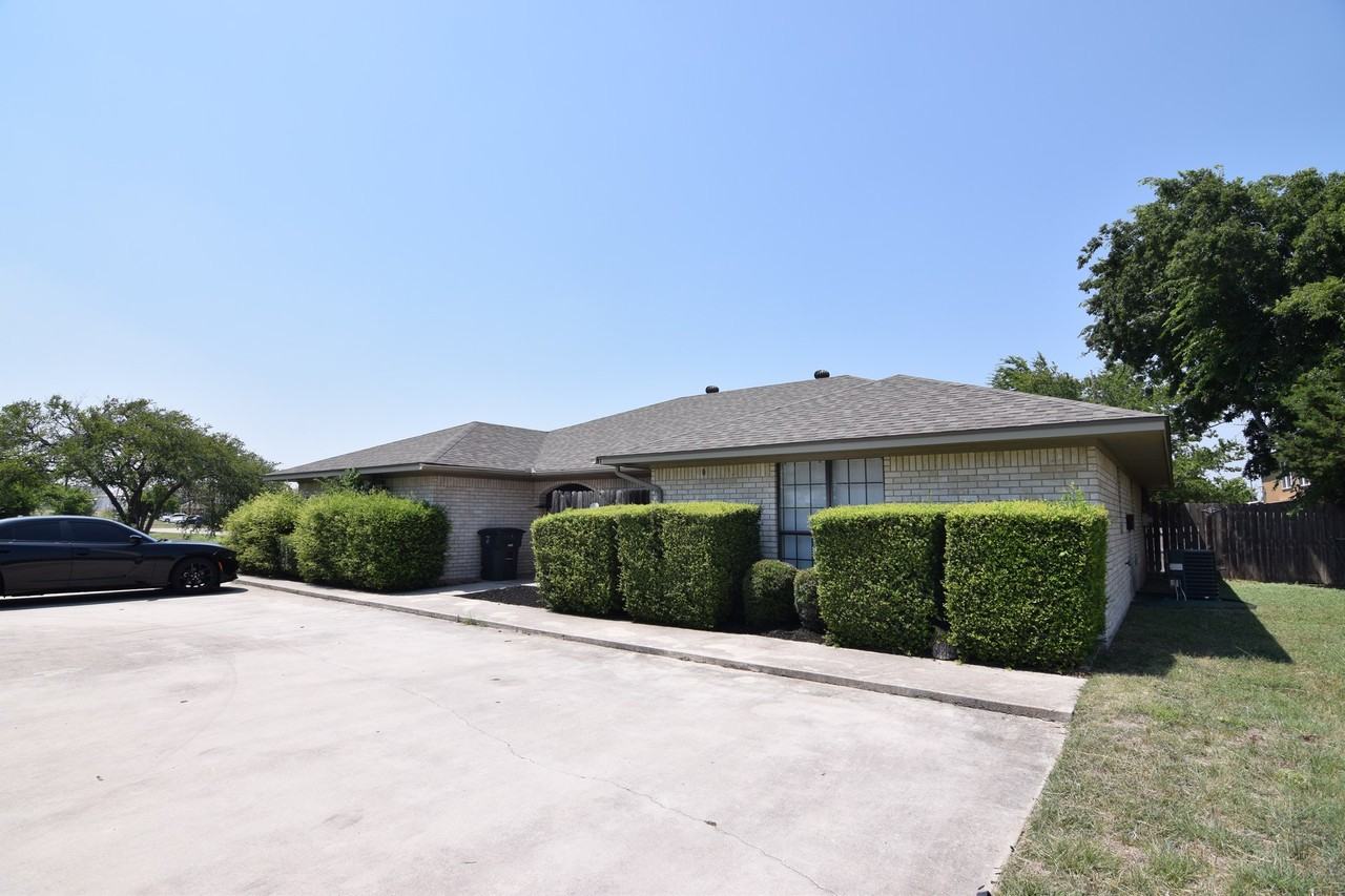 3909 Charolais Dr - Photo 2 of 16