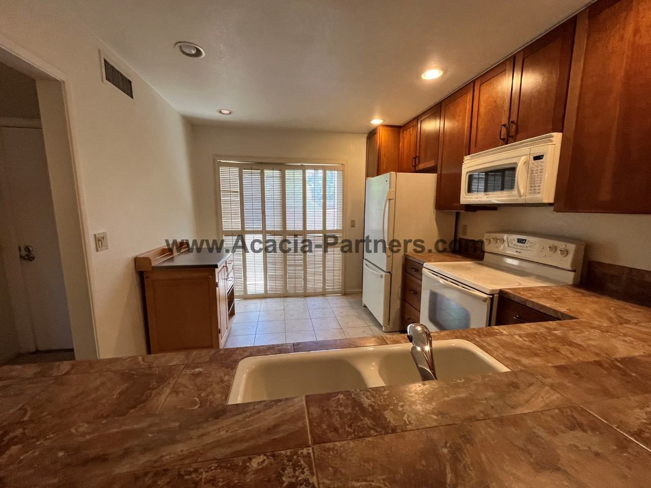 7751 E Hawthorne St - Photo 4 of 32