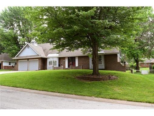 14413 Berkshire Dr - Photo 2 of 22