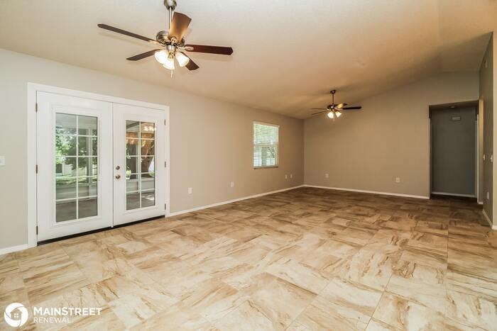 36610 Doral Dr - Photo 3 of 16