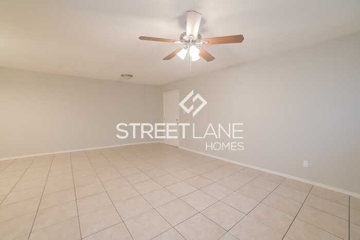 6439 W Windsor Blvd - Photo 2 of 16