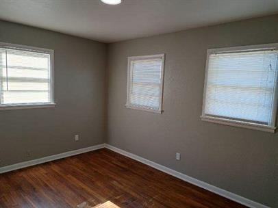 2315 42nd St - Photo 3 of 10