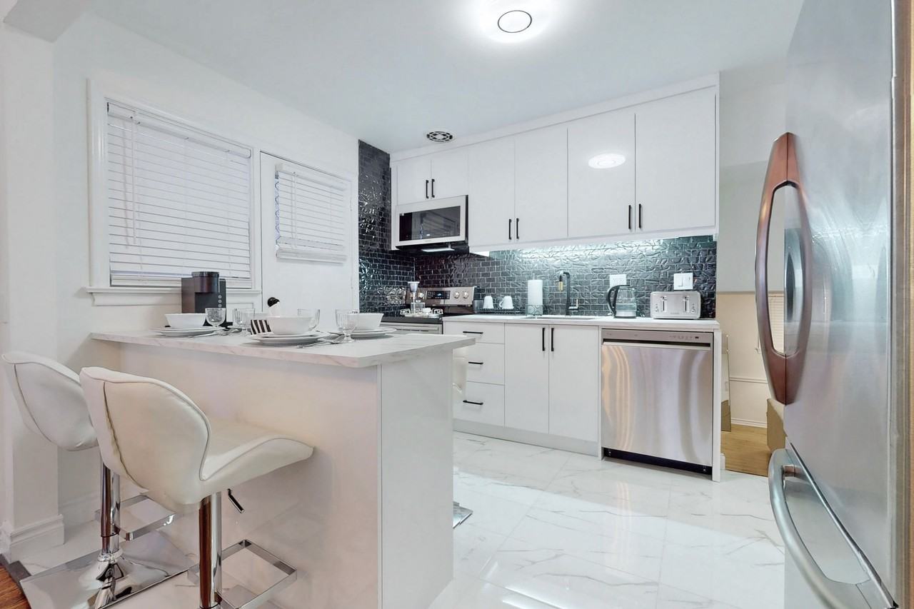 70 Bedford Park Avenue - Photo 7 of 27