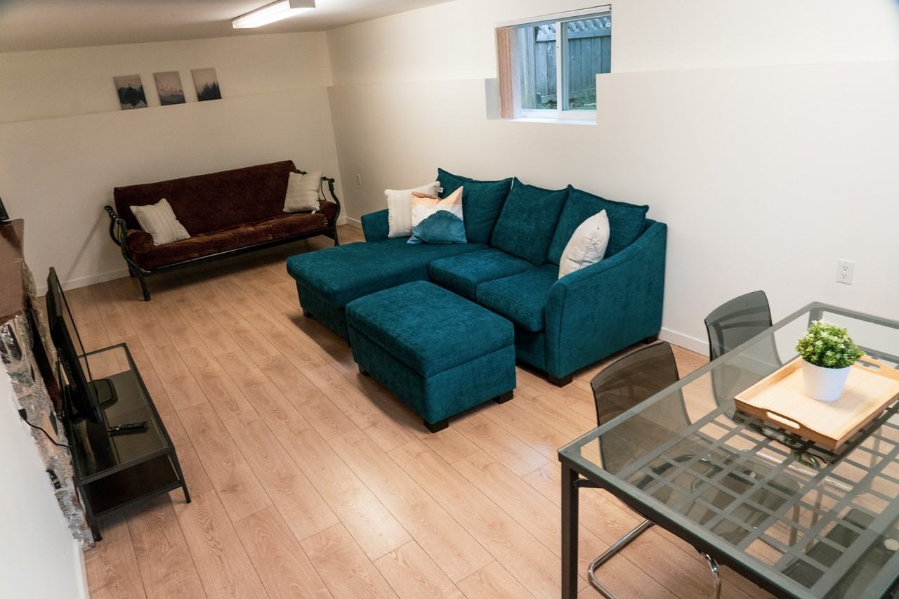 7034 Malibu Drive - Photo 3 of 26