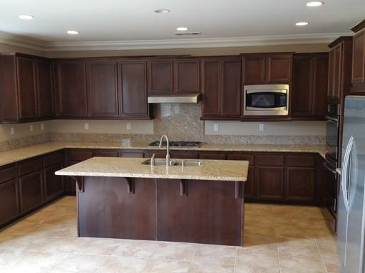 16263 Hillsmont Ln - Photo 3 of 31