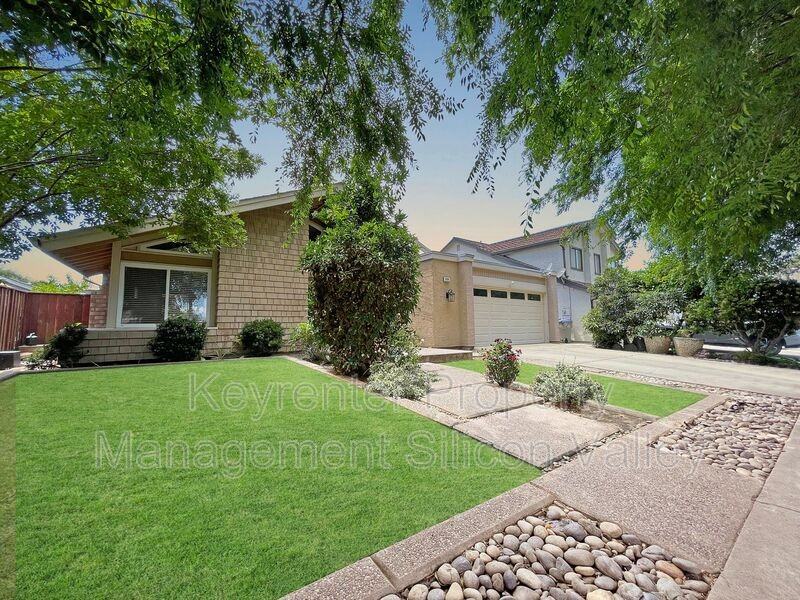 2261 Plummer Ave - Photo 3 of 26